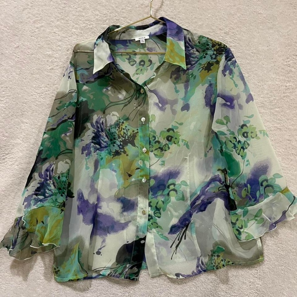 light green sheer floral blouse with bell sleeves Nicola size XL